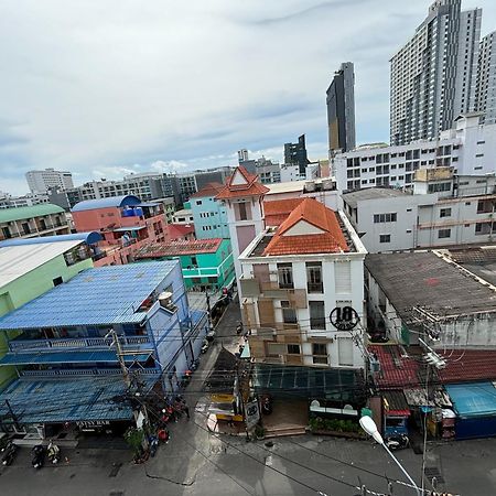 Sutus Court 1 Hotel Pattaya Bagian luar foto