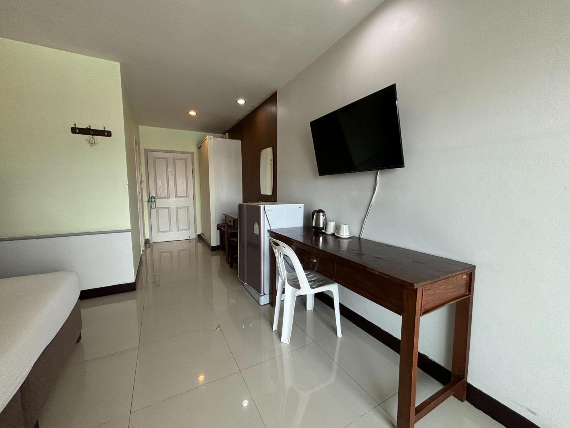 Sutus Court 1 Hotel Pattaya Bagian luar foto