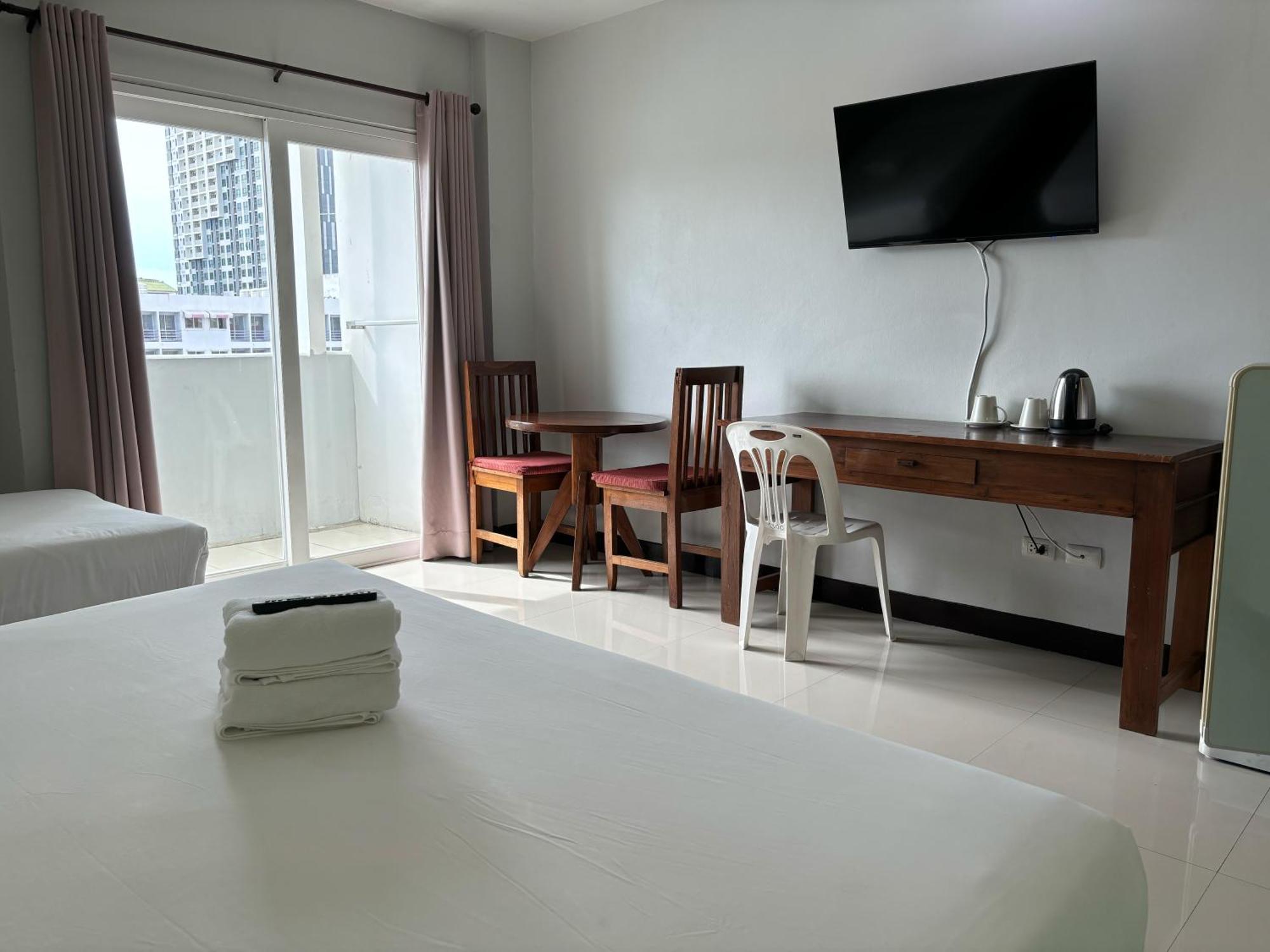 Sutus Court 1 Hotel Pattaya Bagian luar foto