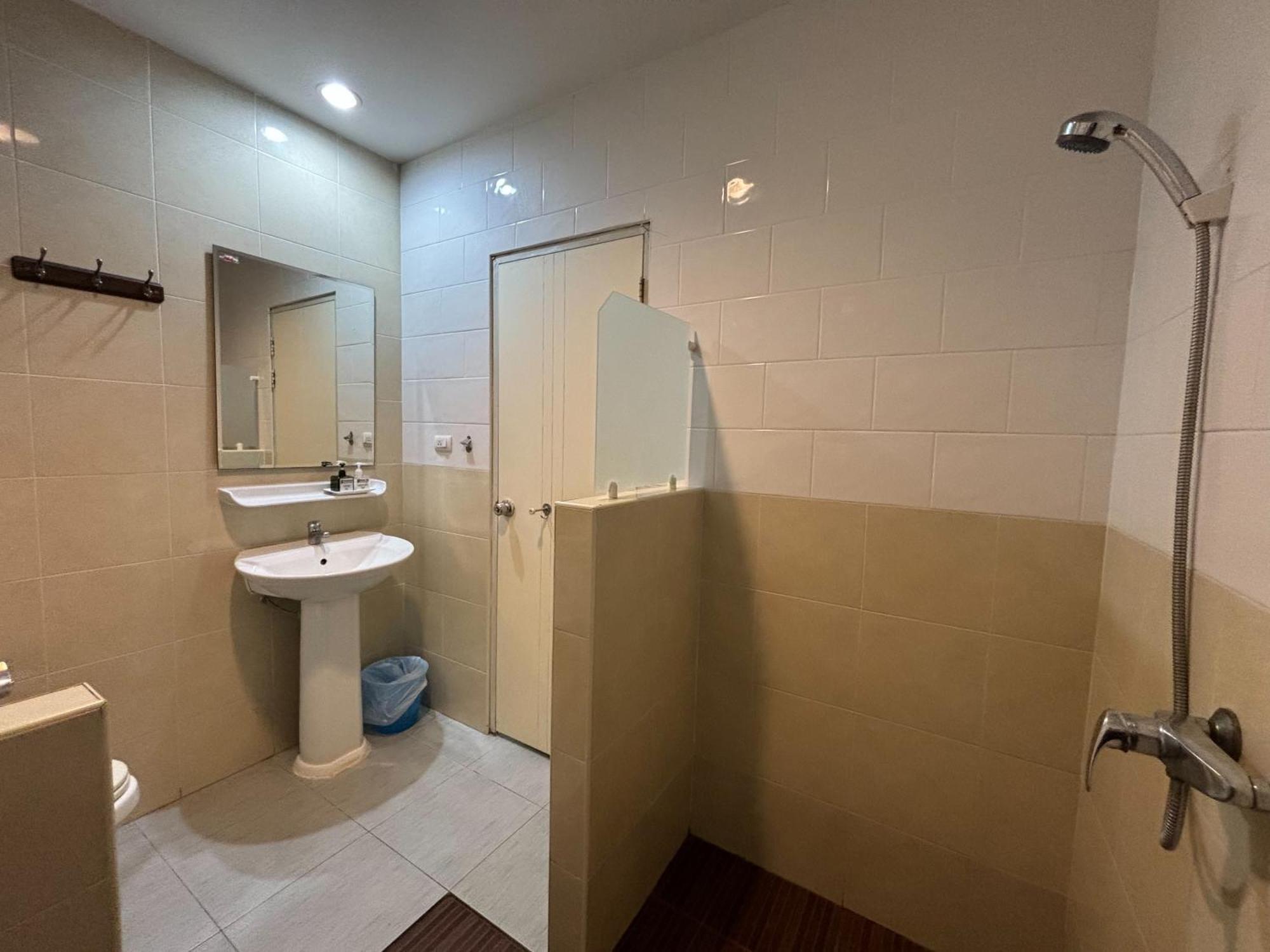 Sutus Court 1 Hotel Pattaya Bagian luar foto
