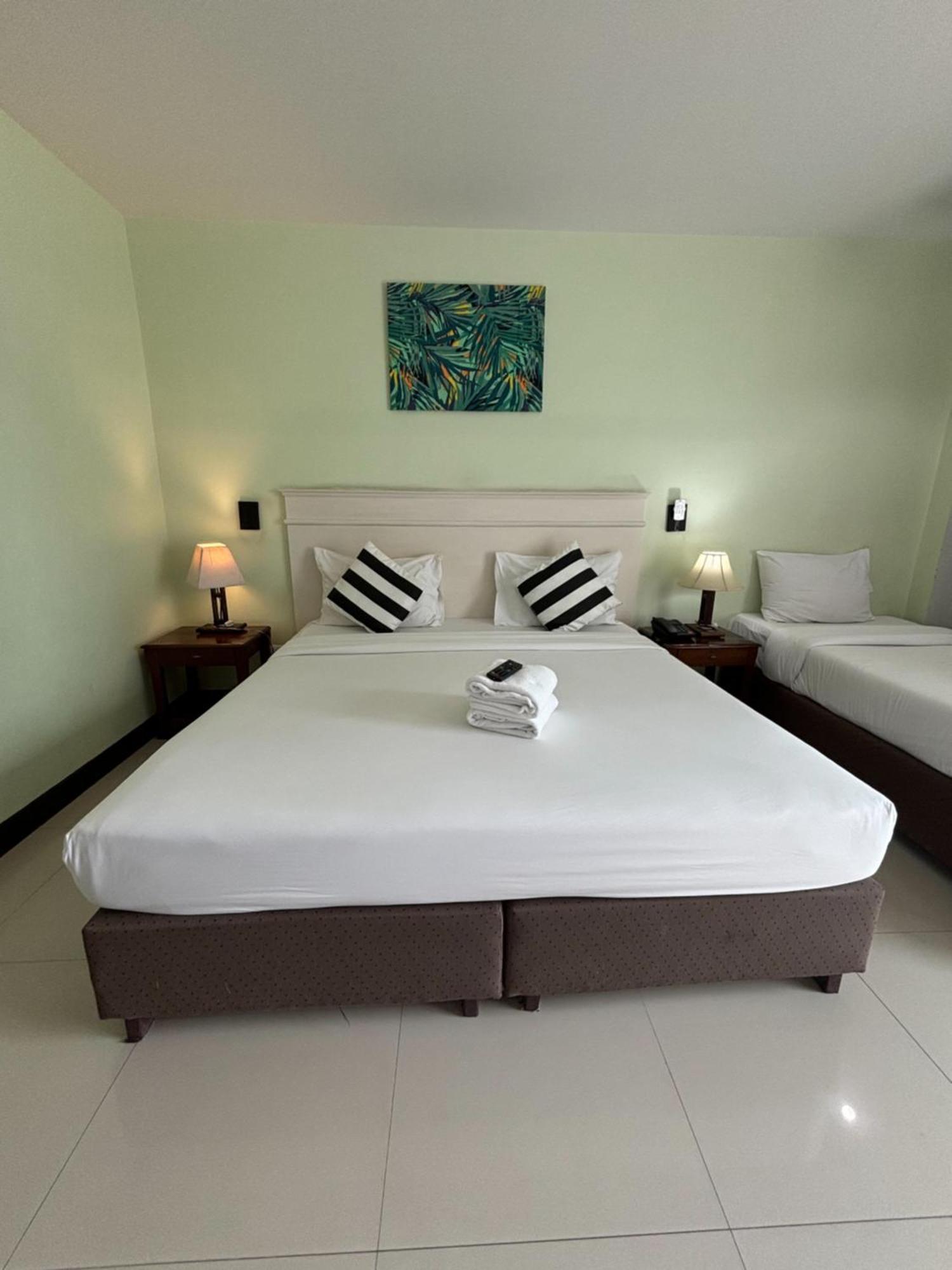 Sutus Court 1 Hotel Pattaya Bagian luar foto
