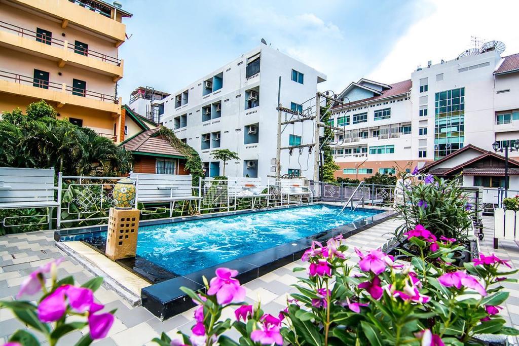 Sutus Court 1 Hotel Pattaya Bagian luar foto