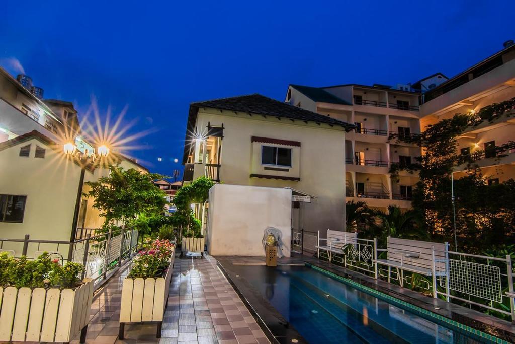 Sutus Court 1 Hotel Pattaya Bagian luar foto