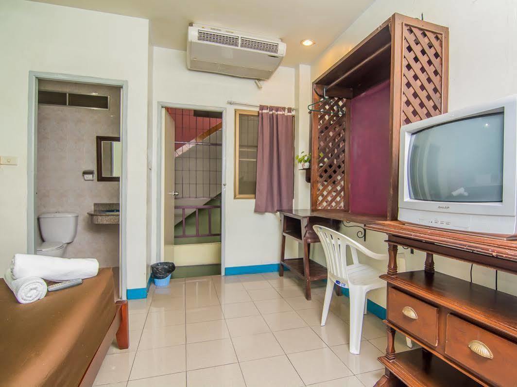 Sutus Court 1 Hotel Pattaya Bagian luar foto