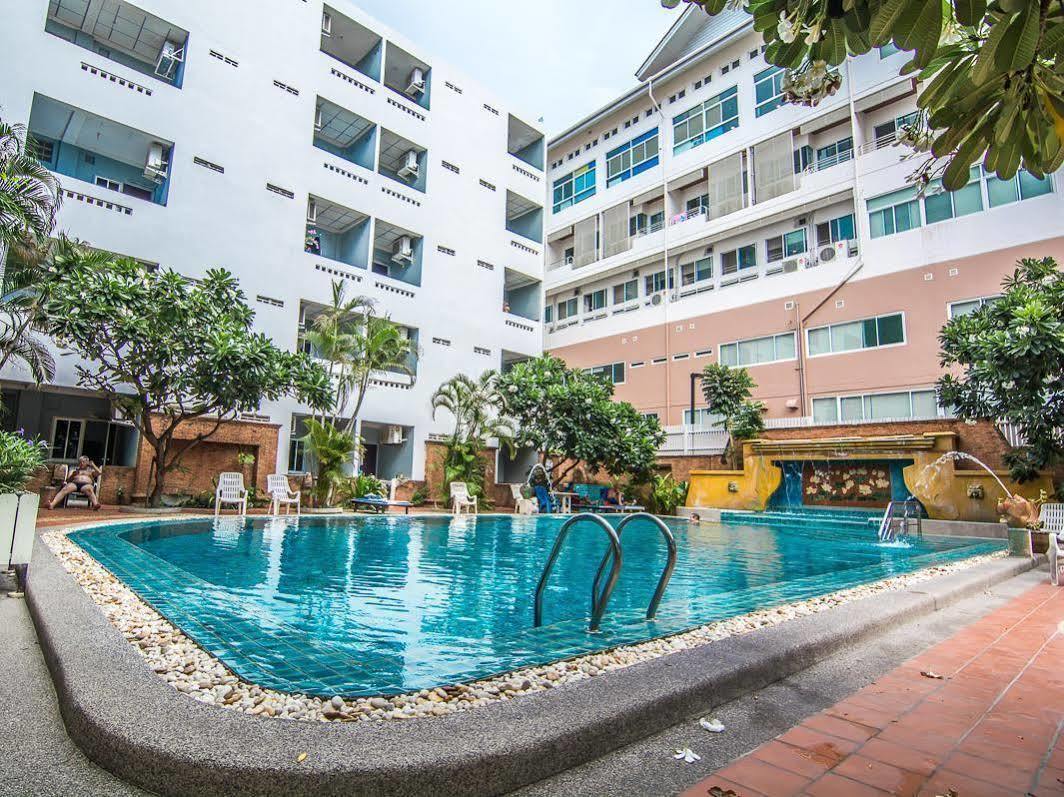 Sutus Court 1 Hotel Pattaya Bagian luar foto