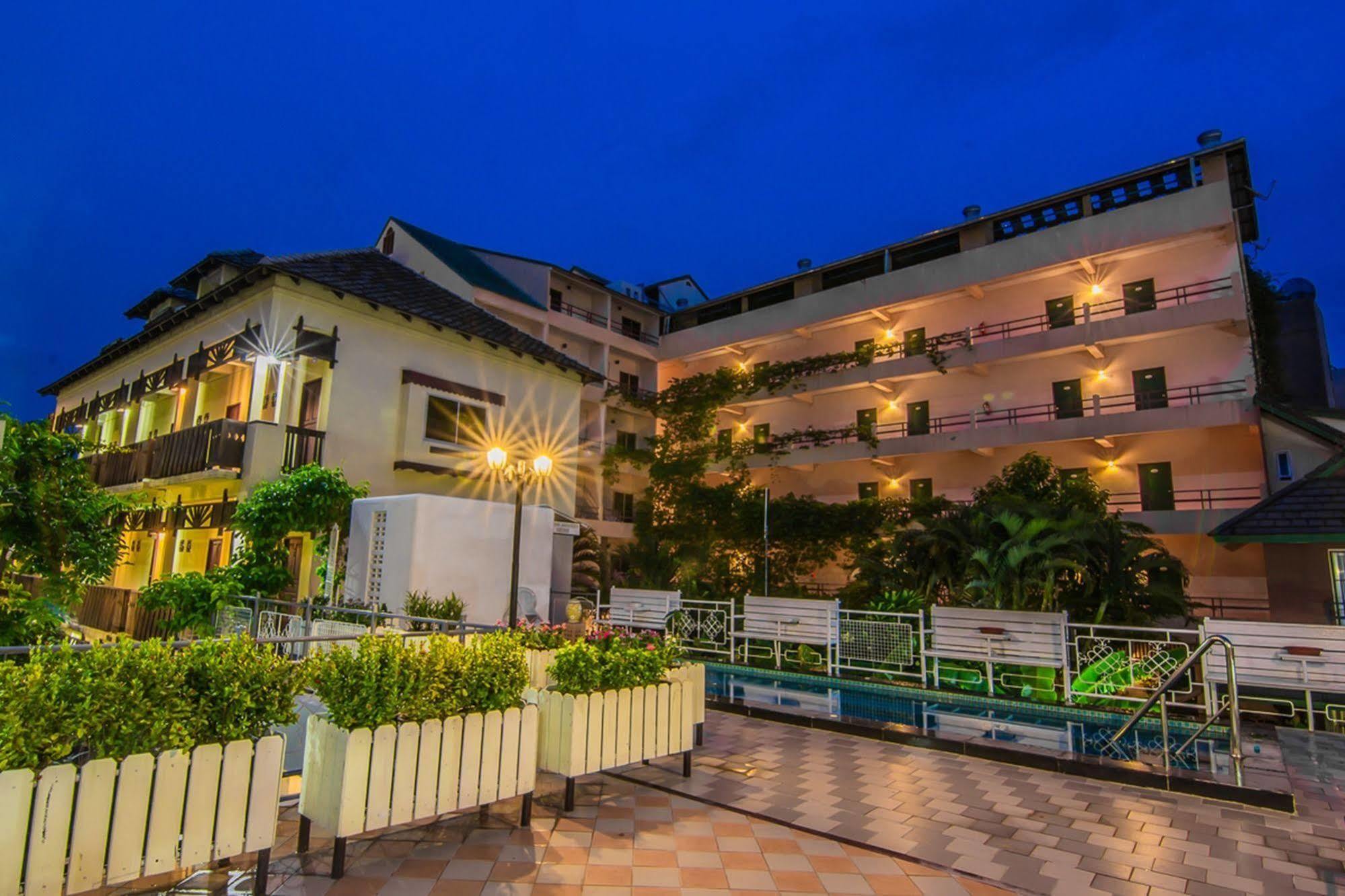 Sutus Court 1 Hotel Pattaya Bagian luar foto
