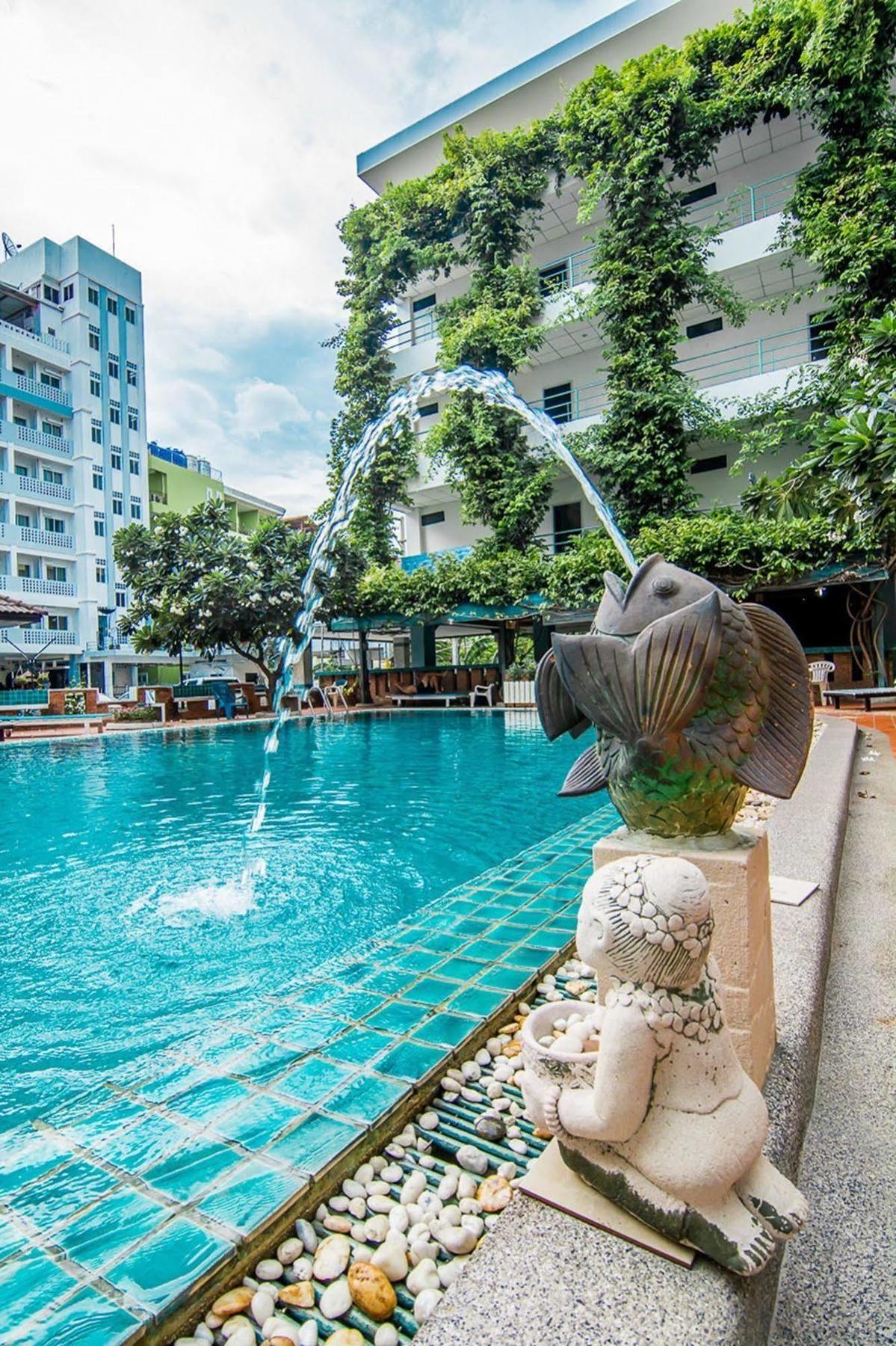 Sutus Court 1 Hotel Pattaya Bagian luar foto
