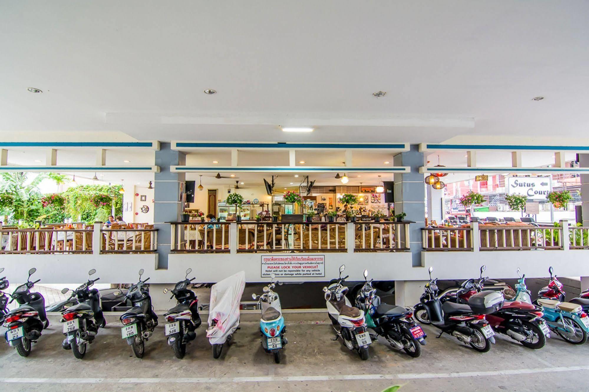 Sutus Court 1 Hotel Pattaya Bagian luar foto