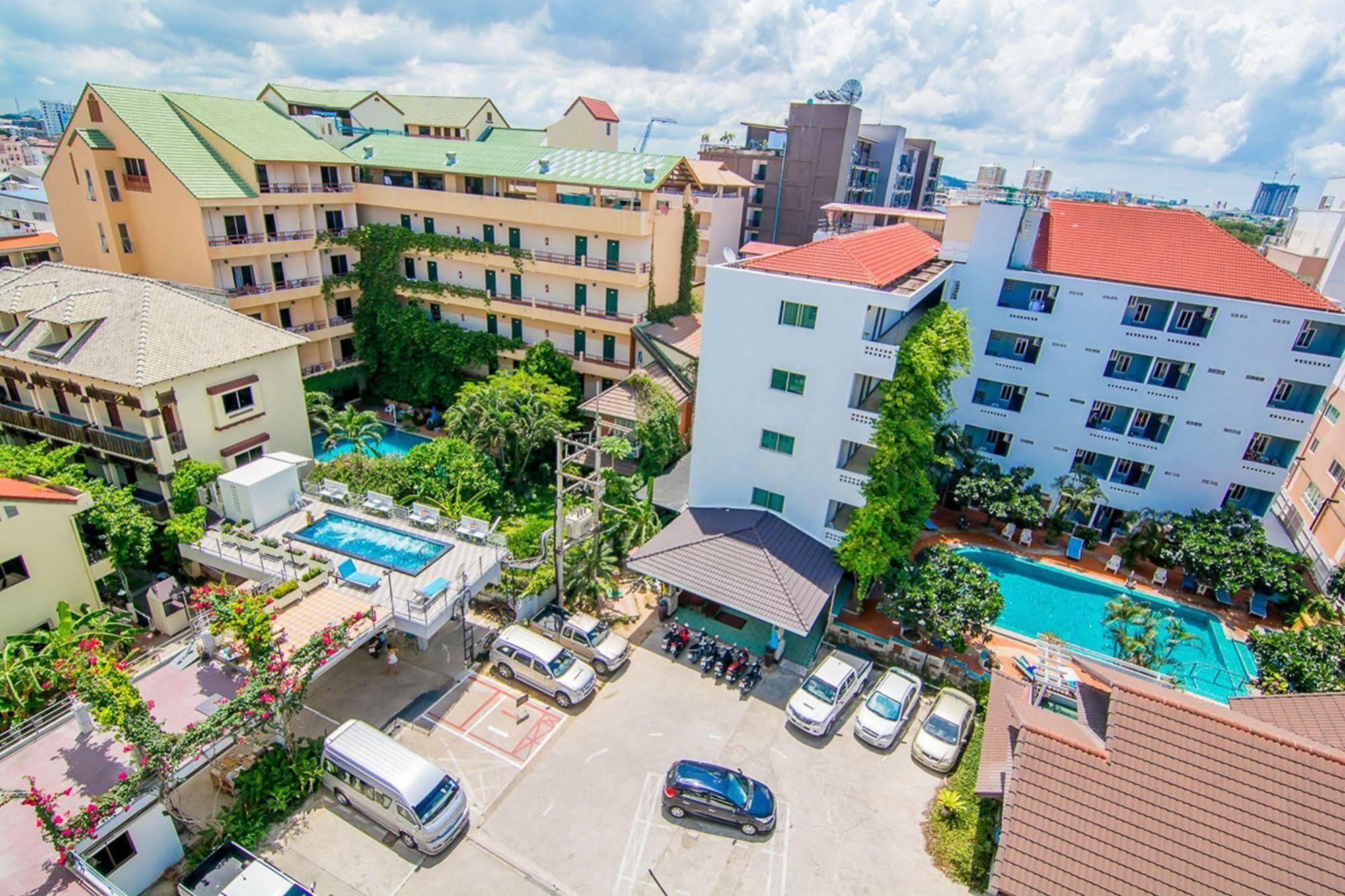 Sutus Court 1 Hotel Pattaya Bagian luar foto