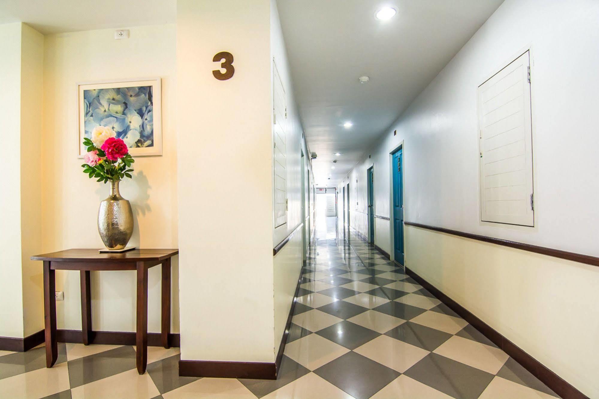Sutus Court 1 Hotel Pattaya Bagian luar foto