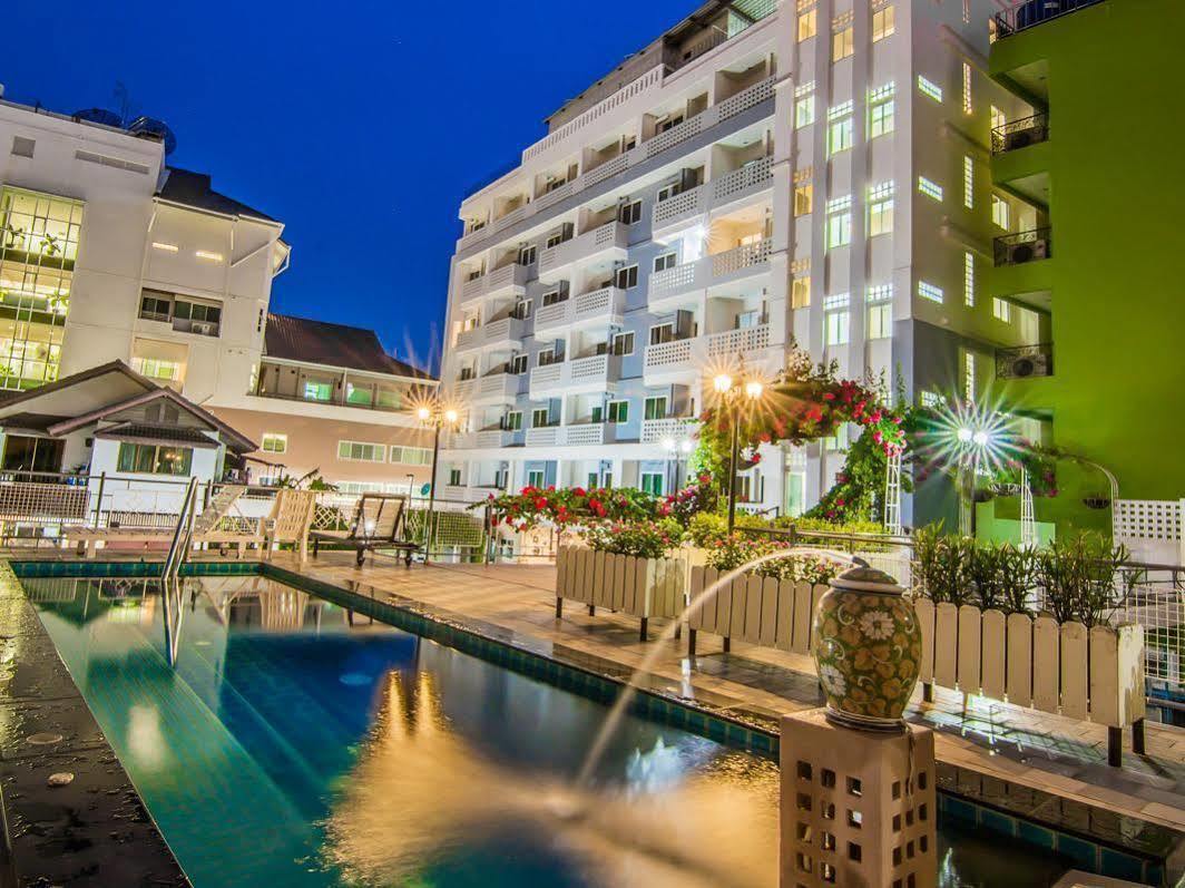 Sutus Court 1 Hotel Pattaya Bagian luar foto