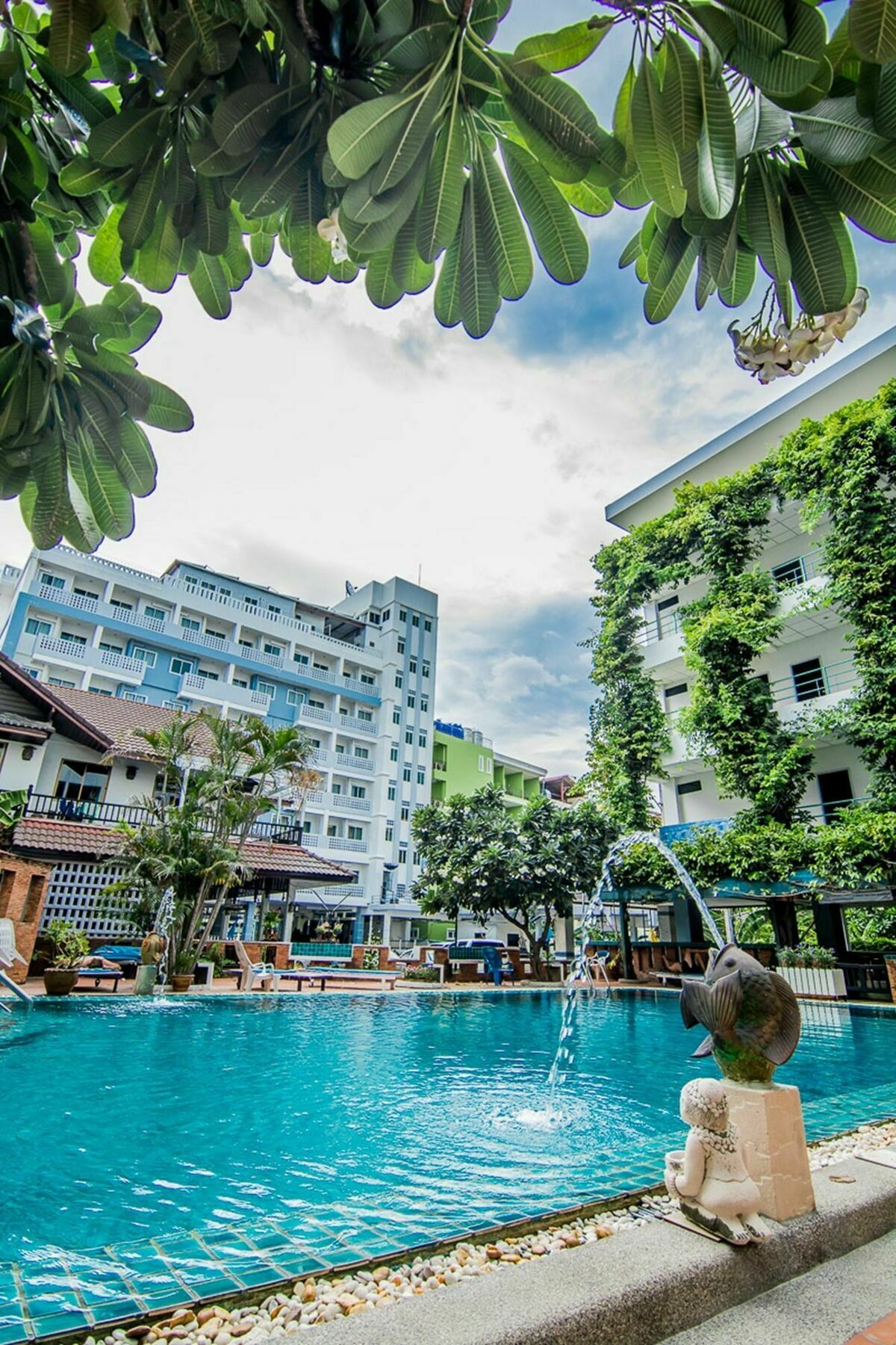 Sutus Court 1 Hotel Pattaya Bagian luar foto